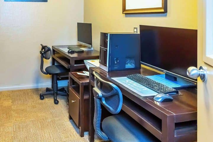Business Center 43 of 47